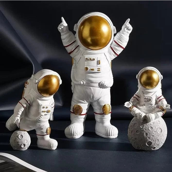 Kit 3 Astronautas Decorativos Kawaii – Espaço, Lua e Estilo Divertido para Quarto e Festa