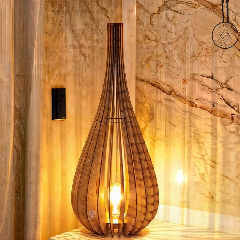 Luminária de Chão em Madeira Marrom Claro – Pedestal Decorativo Elegante para Sala ou Quarto