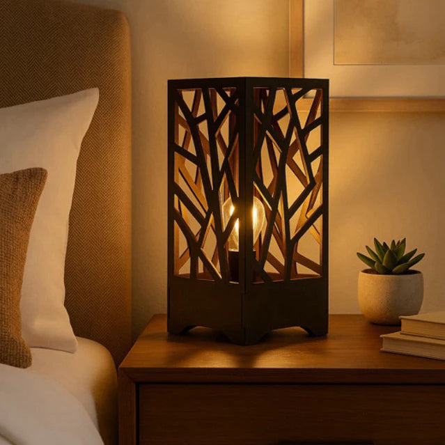 Abajur de Mesa Cubo Arabesco Preto – Luminária Decorativa em MDF com Recorte a Laser e Tomada Bivolt para Sala ou Quarto
