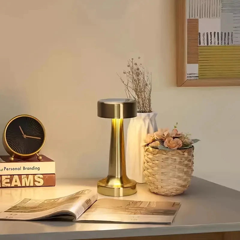 Candeeiro de Mesa LED Dourado com Toque – Luminária Sem Fio Recarregável de Metal para Escritório, Sala ou Quarto