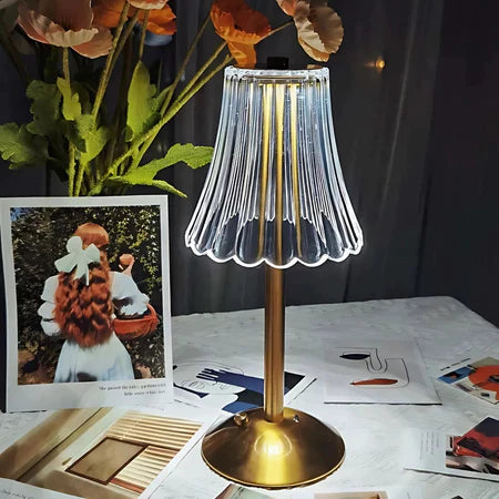 Luminária de Mesa Saia Seda com LED Touch – 3 Cores Bivolt